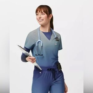 Figs Ombre Freex Set, Blue Ocean Mist Medium Size top, medium Petite Joggers.